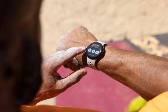Pixel Watch 2 Lifestyle Outdoor Porcelain Active Sport1